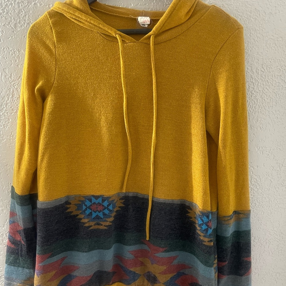 7th Roy‎ Women’s Mustard Hooded Sweatshirt with Patterned Western Aztec Hem Med